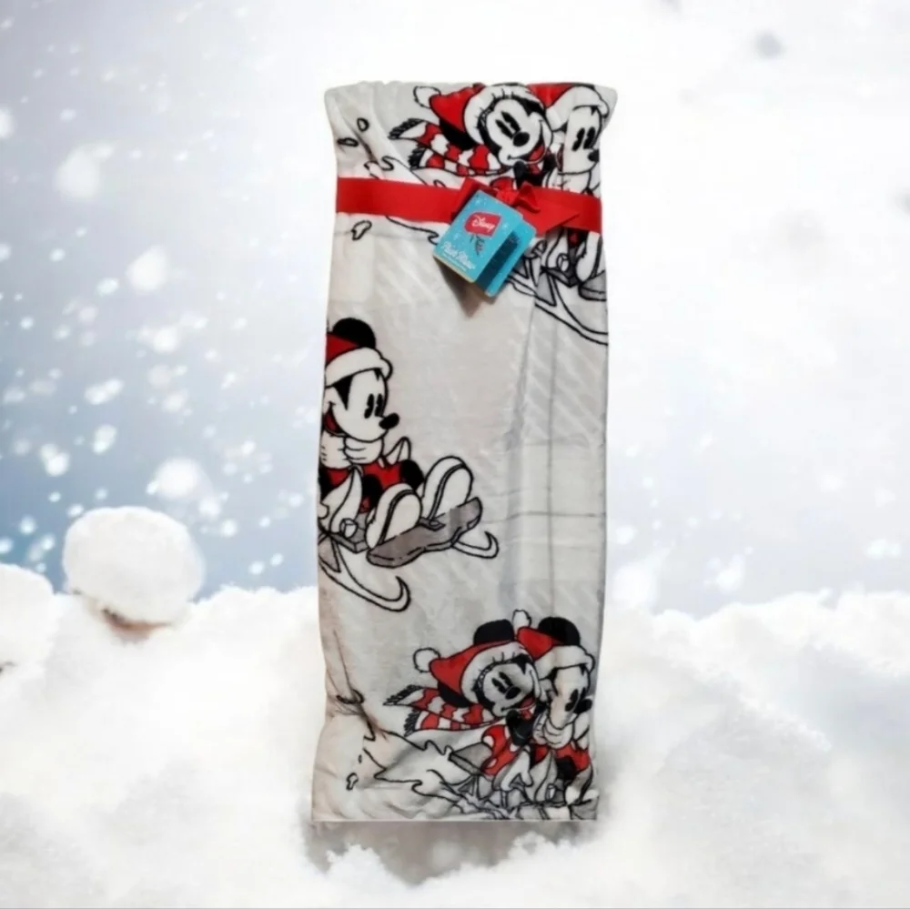 Disney Mickey and Minnie Mouse Plush Blanket Winter Sledding